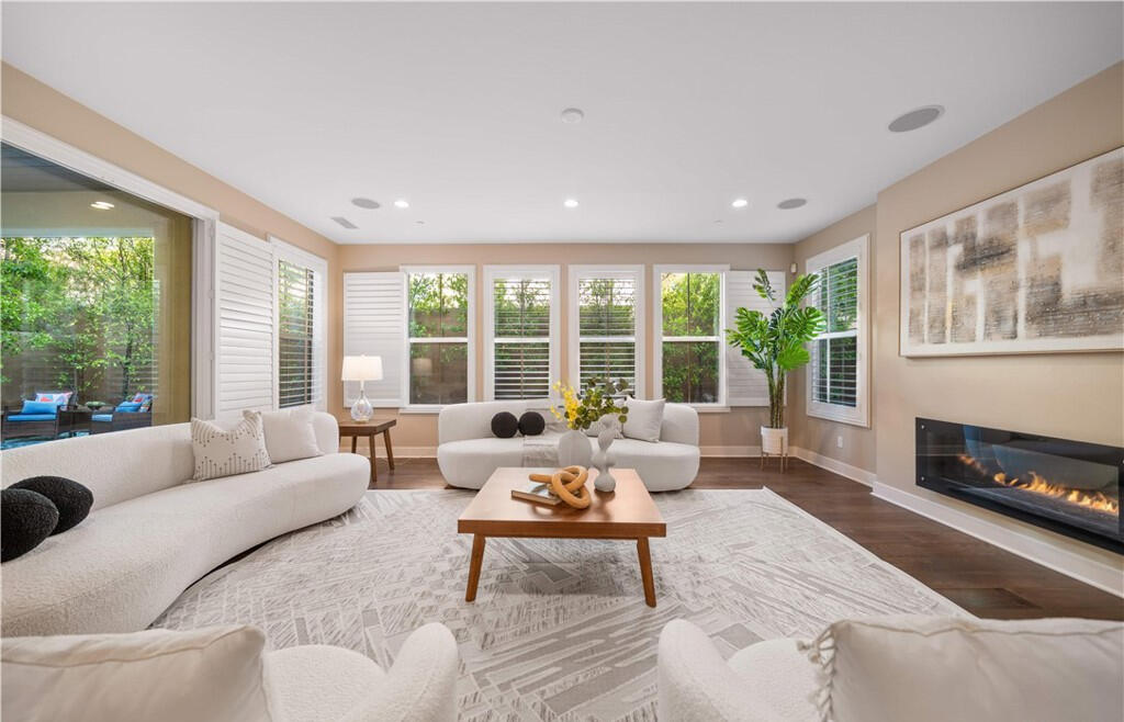 74 Gainsboro | Irvine